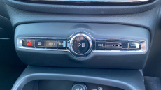 Volvo XC40 2.0 B4P Ultra Dark 5dr Auto Petrol Estate